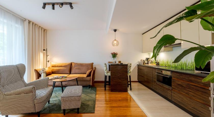 BATOREGO FLATS No 13 Pszczyna - Walk to Castle - Apartment with Parking, Balcony, Elevator, Fast WiF