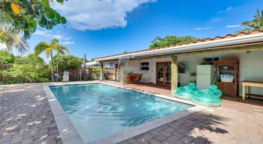 Fish, Swim & Relax Poolside! Deerfield Beach Oasis