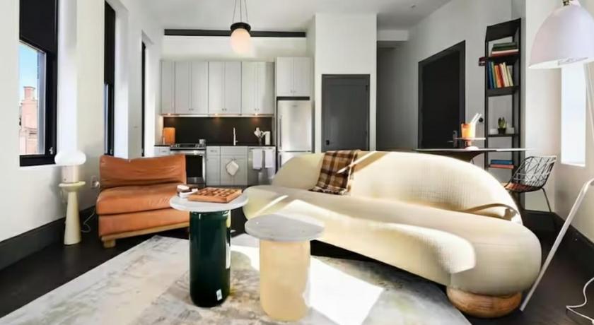 Remodeled 2BR Downtown Near Acrisure Stadium