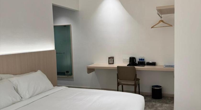 Image of Deluxe Double Room, Smoking 7