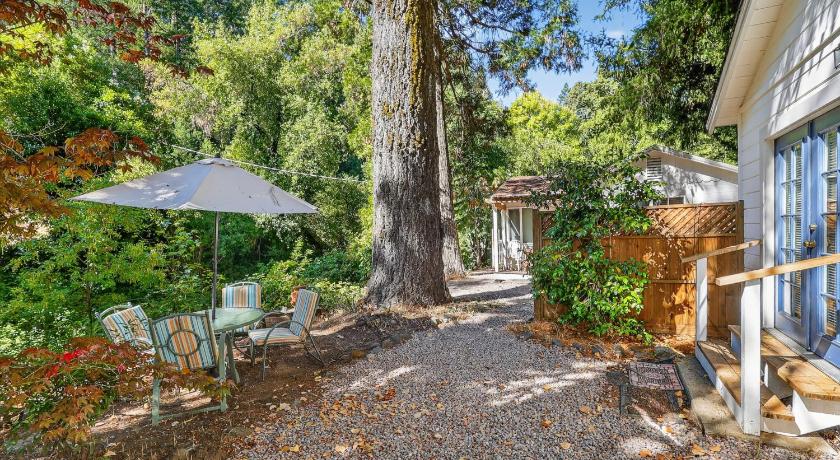 コーブ Dog-Friendly Cabin 2 Mi to Trails cabin 宿泊施設 外観