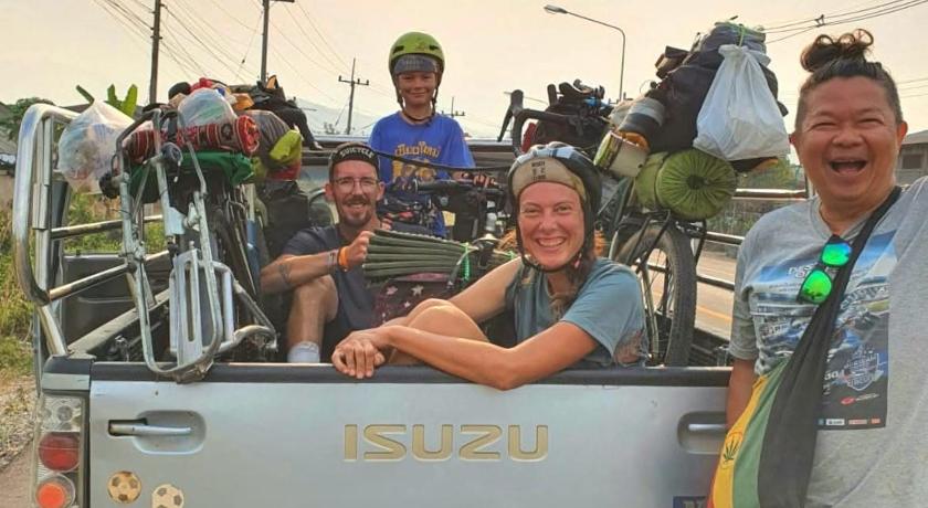 プラオ Napahong Treehouse นาป่าฮง Andromeda & Cassiopeia 4つ星 ゲストハウス 外観