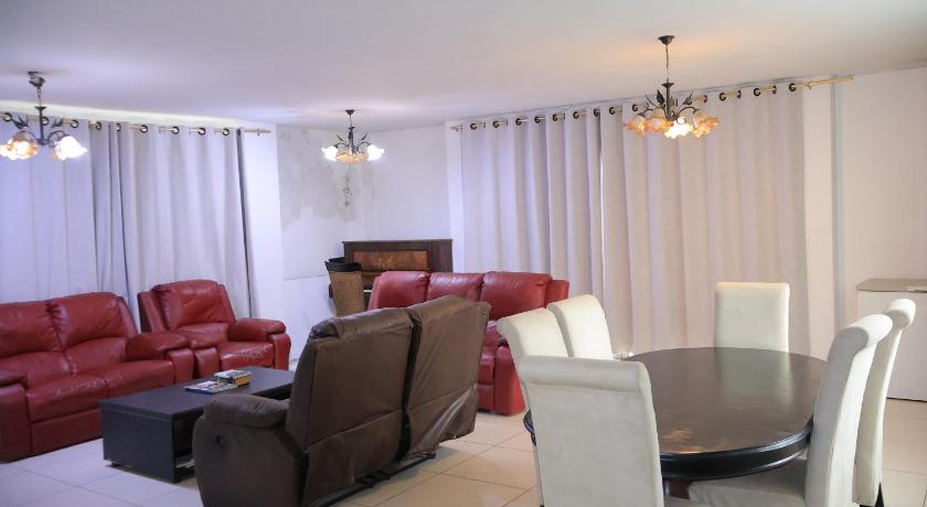 Khayamnandi Lesuire Suites - image 5