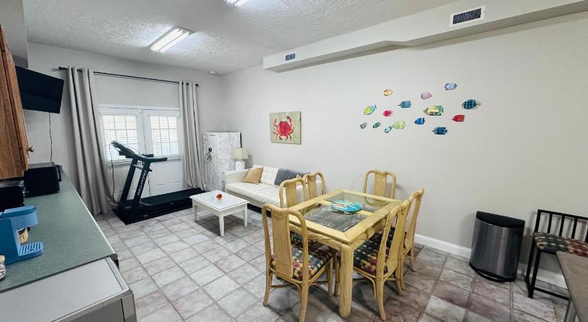 시더 포인트 (NC) Pets welcome in a spacious 1 bedroom with a fenced in backyard and treadmill 3성급 숙소 부대시설