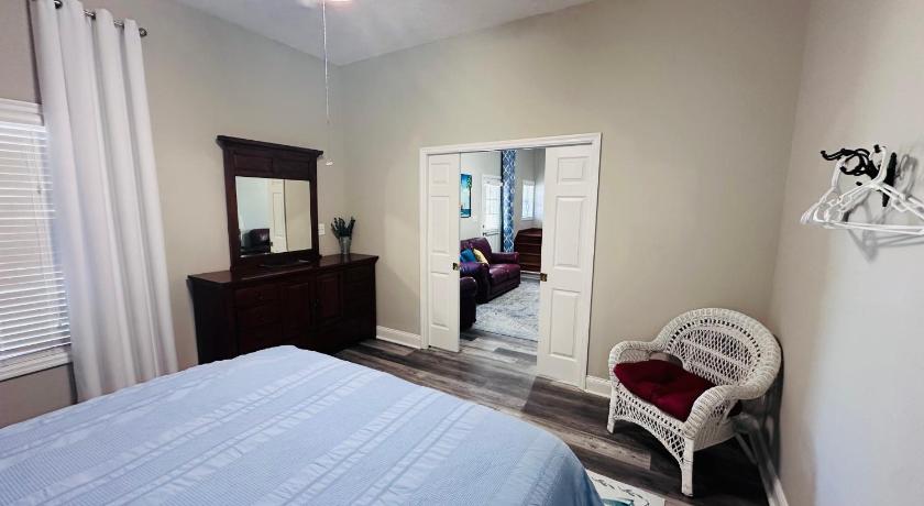 시더 포인트 (NC) Pets welcome in a spacious 1 bedroom with a fenced in backyard and treadmill 3성급 숙소 스위트룸