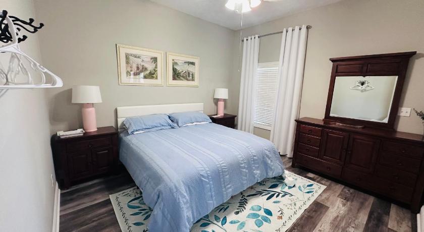 시더 포인트 (NC) Pets welcome in a spacious 1 bedroom with a fenced in backyard and treadmill 3성급 숙소 수영장