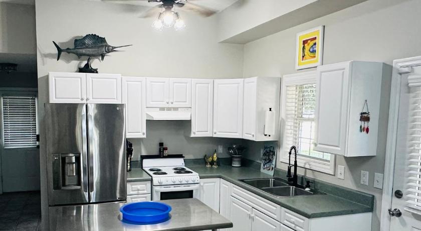 시더 포인트 (NC) Pets welcome in a spacious 1 bedroom with a fenced in backyard and treadmill 3성급 숙소 로비