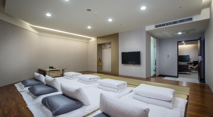 Image of Premier Japanese-Style Suite 4
