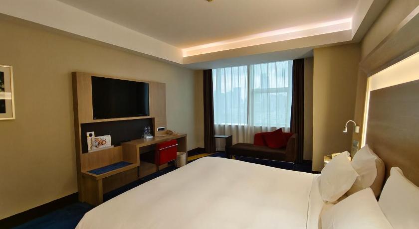 Image of Superior Queen City View Room 5