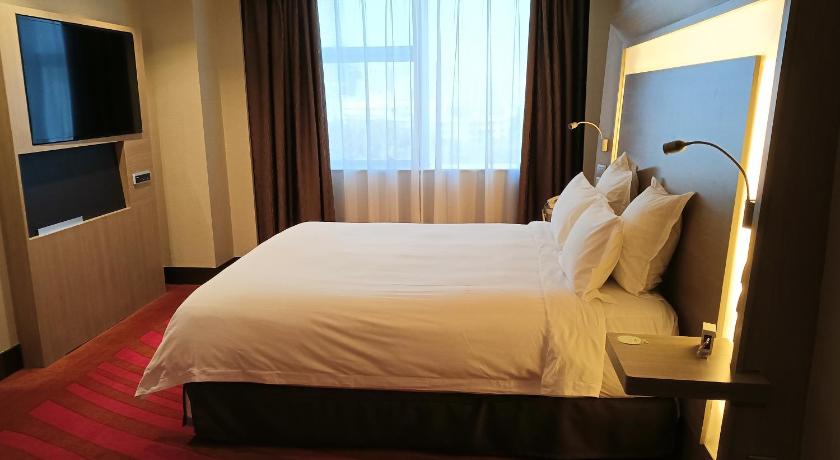 Image of Superior Suite with King-size Bed 5