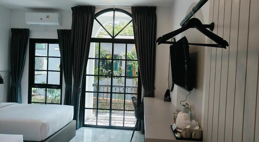 Image of Twin Room with Balcony 6