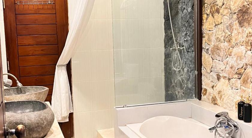 Image of Deluxe King Room 2