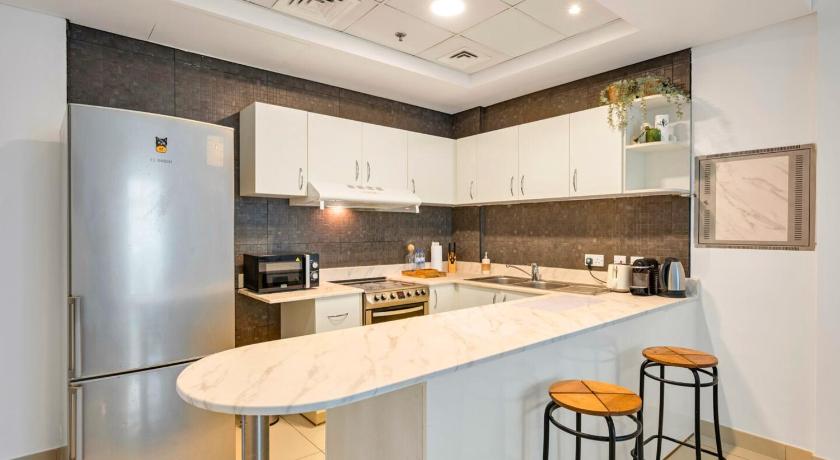 Serene 1BR with Stunning Marina Views @DubaiMarina - image 11