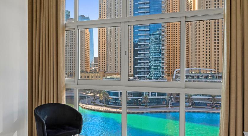 Serene 1BR with Stunning Marina Views @DubaiMarina - image 5