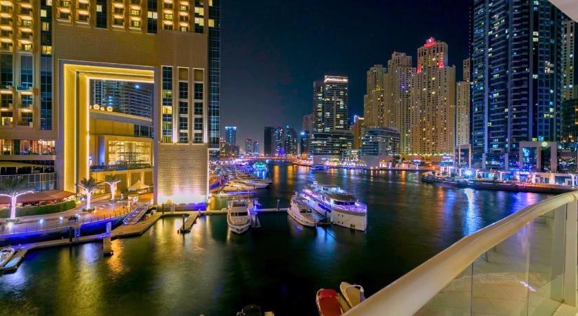 Serene 1BR with Stunning Marina Views @DubaiMarina - image 8