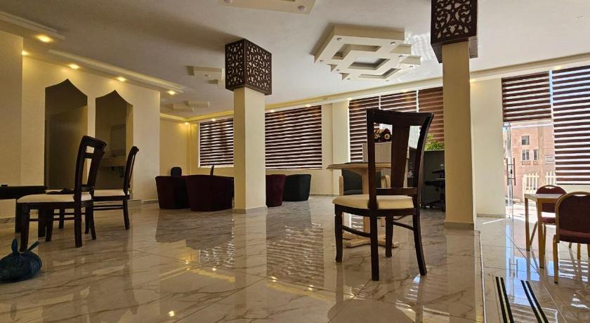 Summit Hotel - image 4