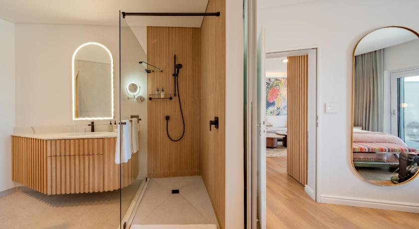 Image of Panorama King Suite with Sea View 2