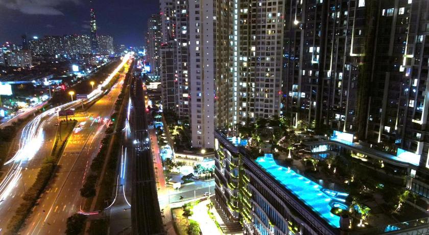 Ruby Luxurry Apartment - LUMIERE Riverside - image 2