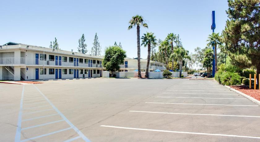 Motel 6-Bakersfield, CA - South