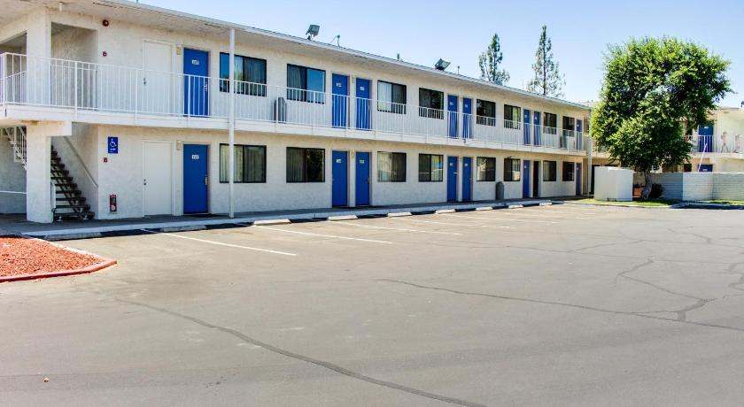 Motel 6-Bakersfield, CA - South