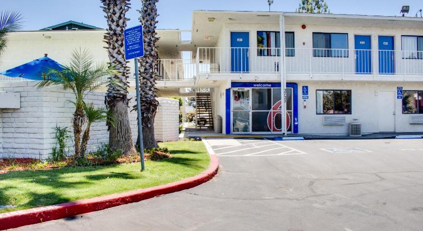 Motel 6-Bakersfield, CA - South