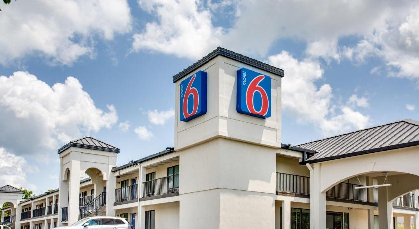 Motel 6-White House, TN