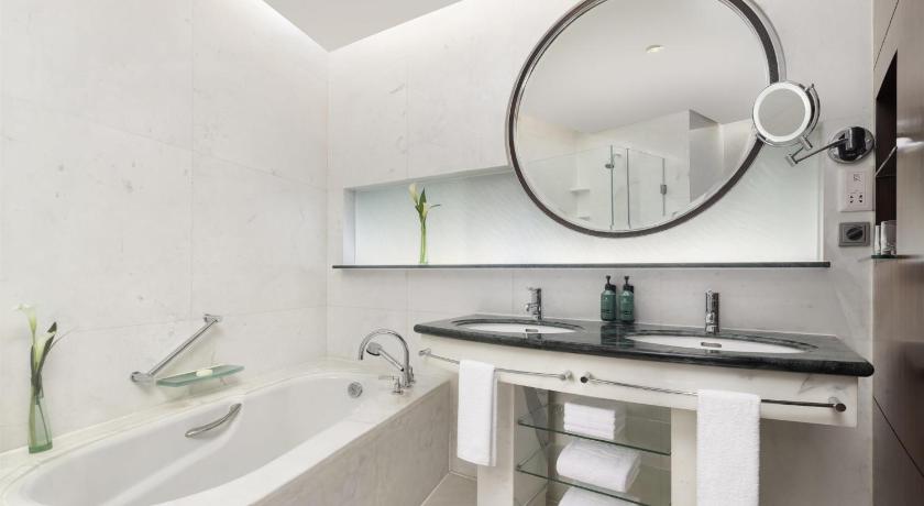 Фото: Двухместный номер «Скайлайн» с 2 отдельными кроватями (Skyline Twin Room) 16