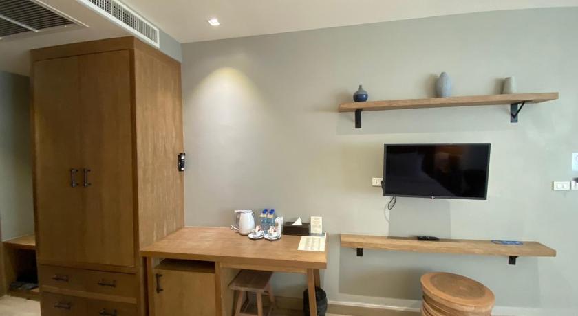Image of Triple Room with Lake View 14