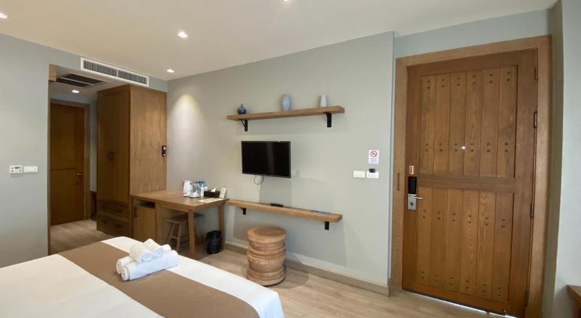 Image of Triple Room with Lake View 8