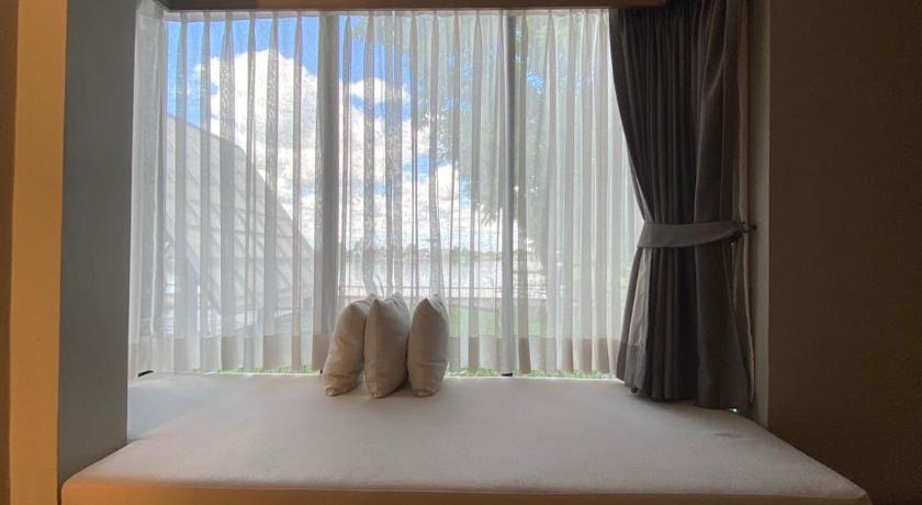 Image of Triple Room with Lake View 12
