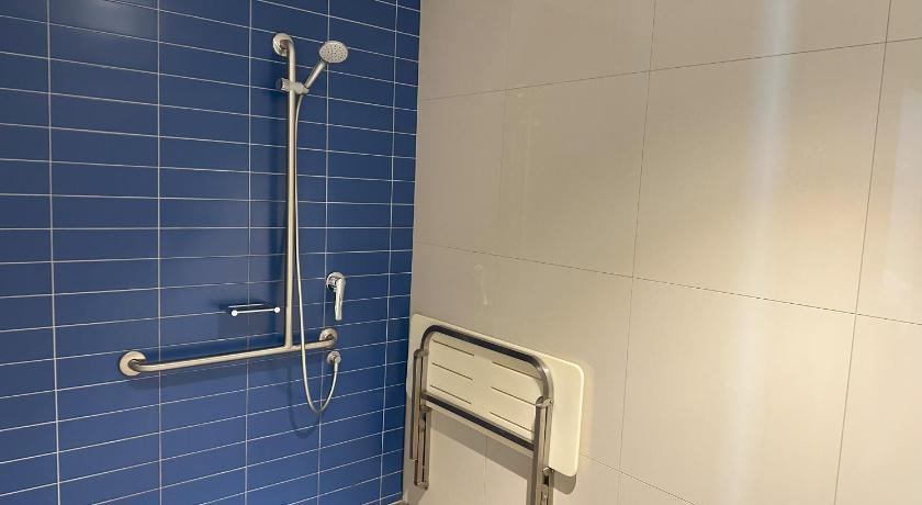 Imagen de Habitación con cama grande - Accesible para movilidad limitada (Queen Mobility Accessible) 8