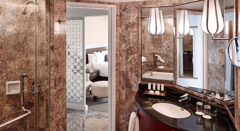 Image of Deluxe King Or Twin Room 11