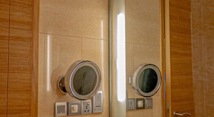 Image of King One Bed Premium Suite With Balcony 6