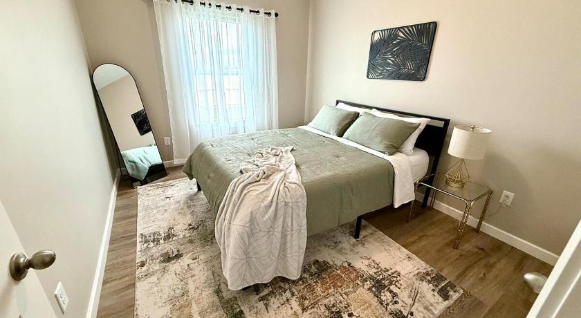 Wichita Cozy Modern Haven with Fireplace and Open Kitchen 3-Star Accommodation room
