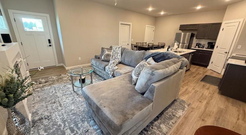 Wichita Cozy Modern Haven with Fireplace and Open Kitchen 3-Star Accommodation suite