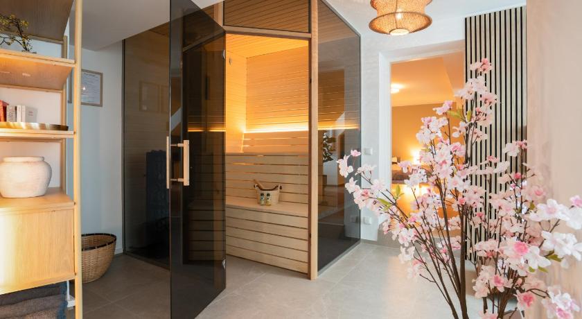 Wellness Altstadt Suite - Sauna, Whirlpool & Free Parking by HERO HOMES Graz