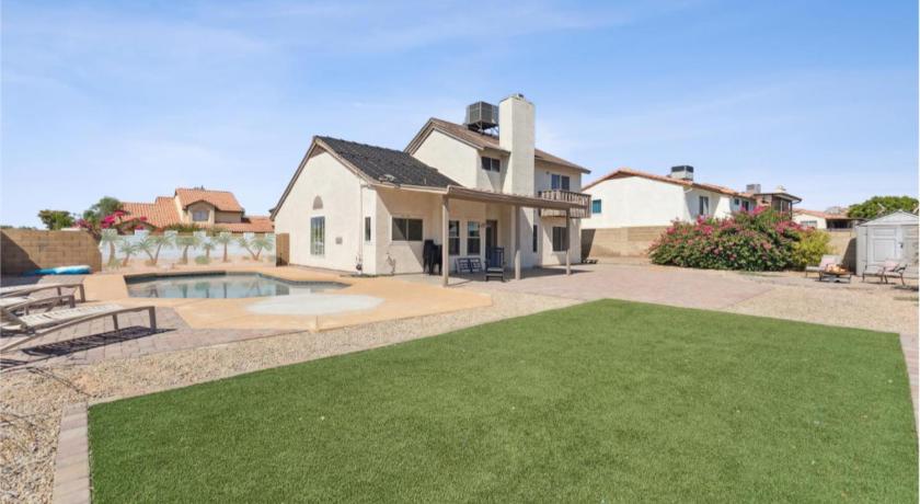 Phoenix Luxury Home in Phoenix Peoria for 16 Guests & Pool 5-Star Accommodation restaurant