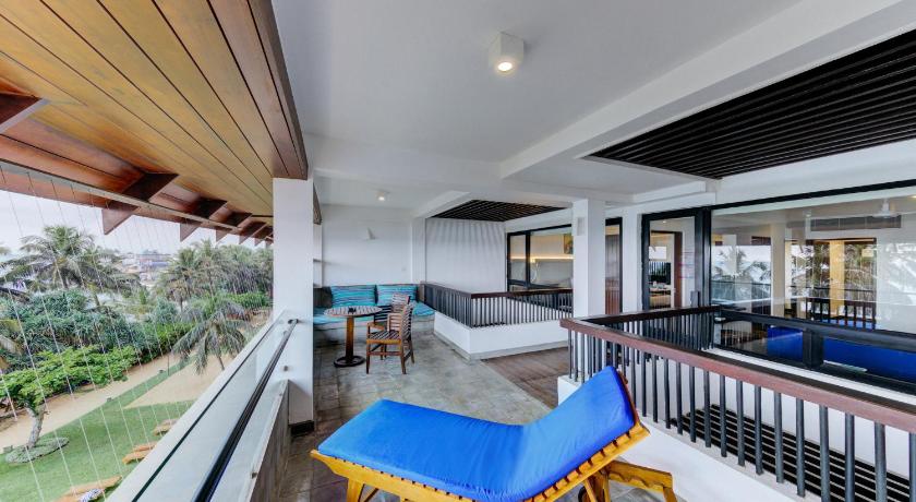 Gambar Middle Suite with Balcony - 10% discount on F&B, 15% on SPA 1