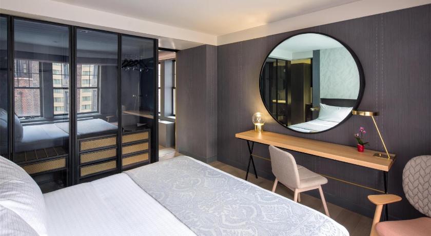 Image of One-Bedroom Corner King Suite 1
