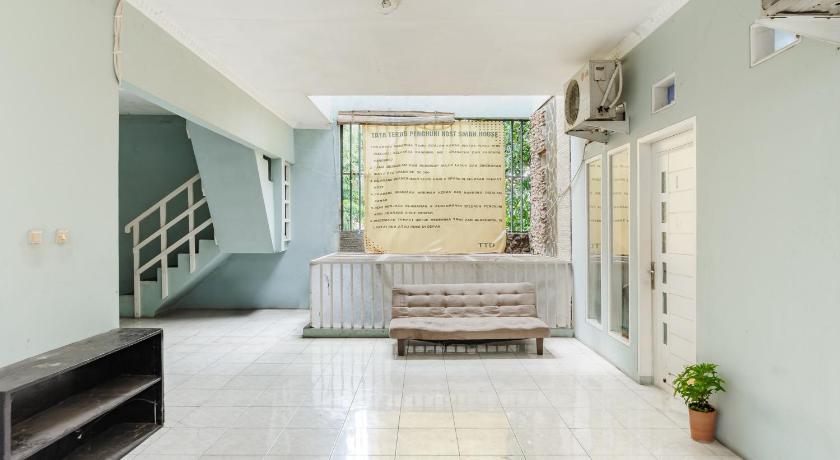 Elza House near Kalimalang RedPartner - image 6