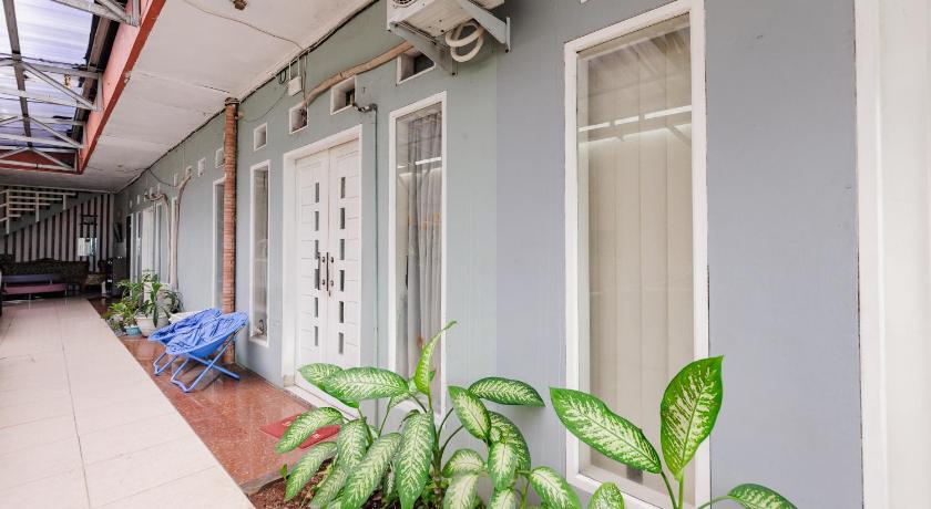 Elza House near Kalimalang RedPartner - image 7