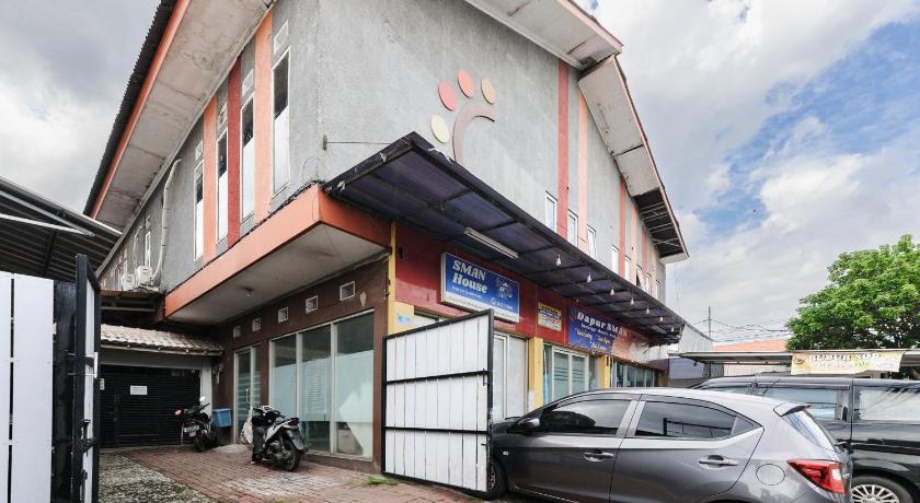 Elza House near Kalimalang RedPartner - image 9