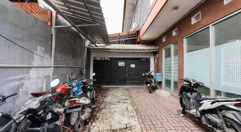 Elza House near Kalimalang RedPartner - image 15