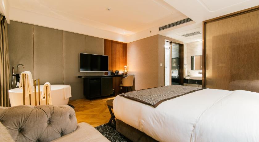 Xi'an Feeling Parent-Child Family Hotel Xi'an Hotel pool