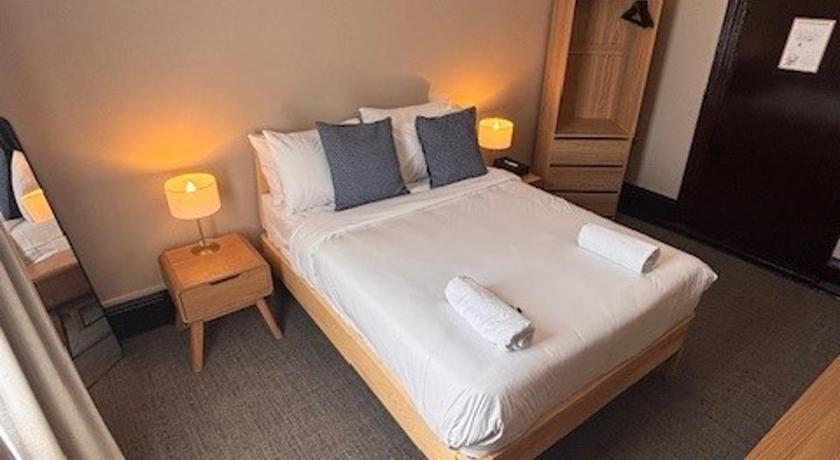 Image of Twin Room with Shared Bathroom 0