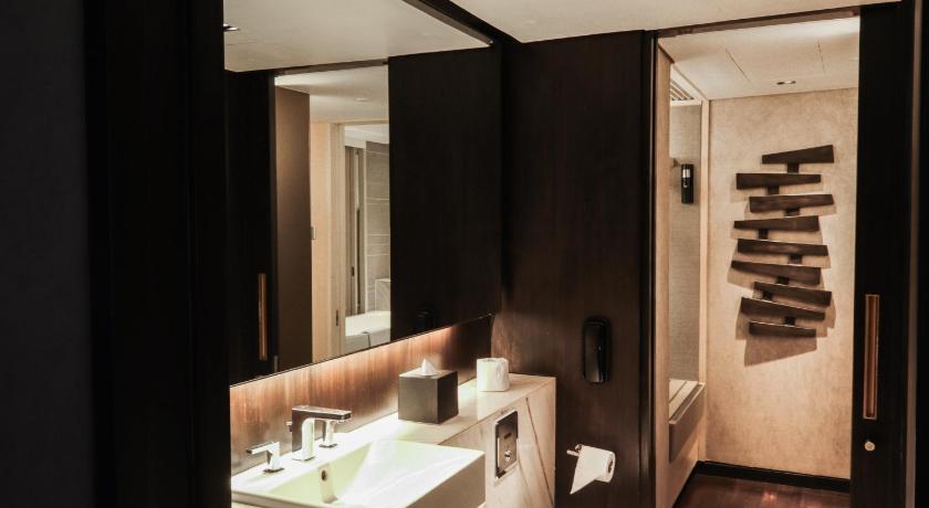 Image of Director Suite King 7