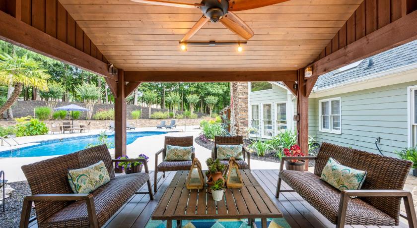 カーターズビル (GA) Poolside Farm Serenity Group Perfect Cozy Gazebo 3つ星 宿泊施設 ロビー