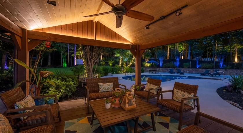 カーターズビル (GA) Poolside Farm Serenity Group Perfect Cozy Gazebo 3つ星 宿泊施設 客室