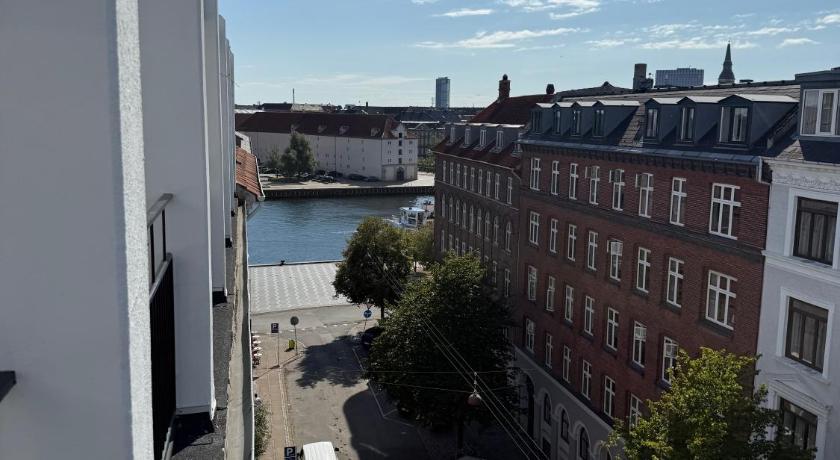 Image of Two-Bedroom Penthouse with Balcony & Habour View 1