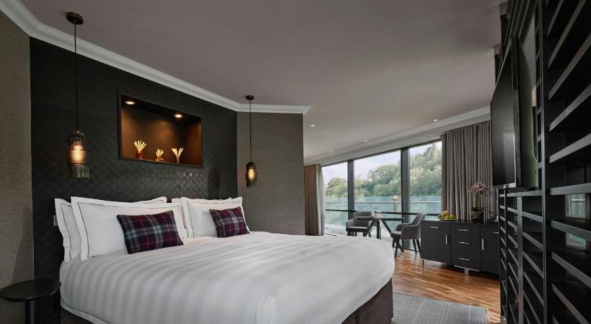 Image of lady glenorchy suite, larger suite, 1 king, calton hill view, corner room 1